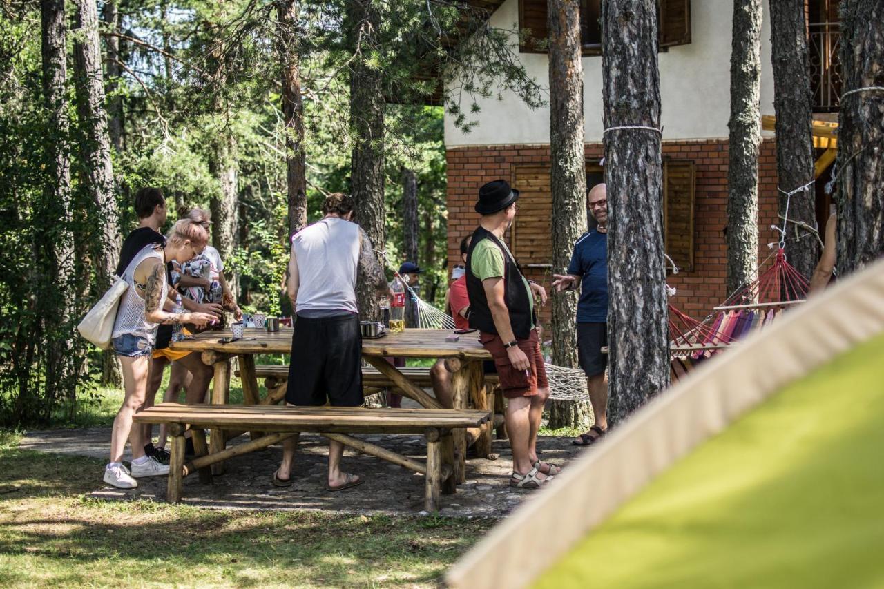 Rustic Home Tara Kaludjerske Bare Bagian luar foto